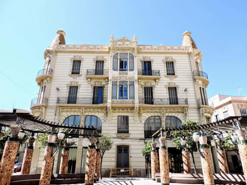 Melilla: Modernist and Art Deco gems - Avenida Juan Carlos I, Rey and the return to Plaza de España