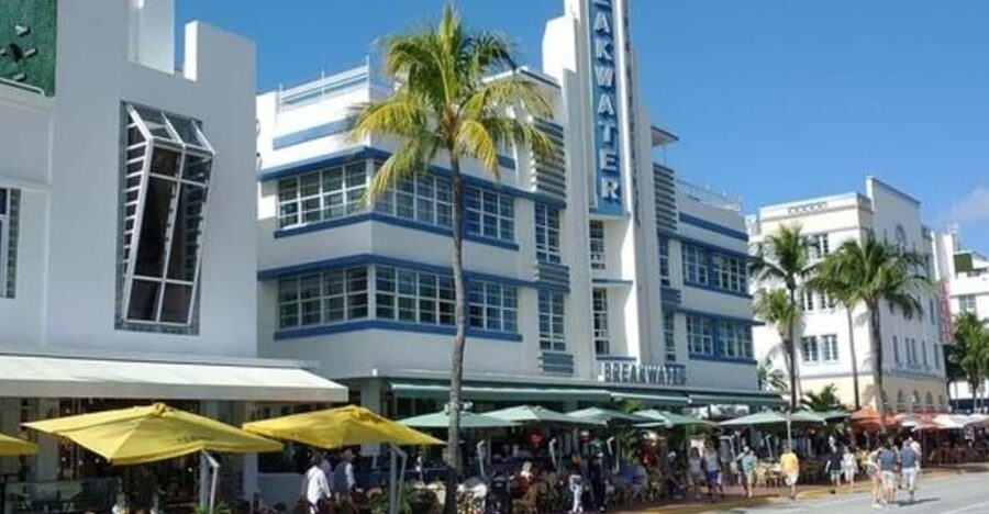 Miami : Art Deco & South Beach Walking Tour with a Guide - One hour with South Beach’s Art Deco buildings