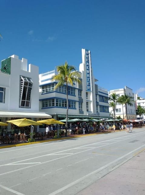 Miami : Art Deco & South Beach Walking Tour with a Guide - Stories, scandals, and the changing face of Miami