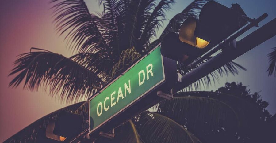 Miami Beach Bar Tour: Art Deco & Neon Lights with Historian - The history covered between drinks