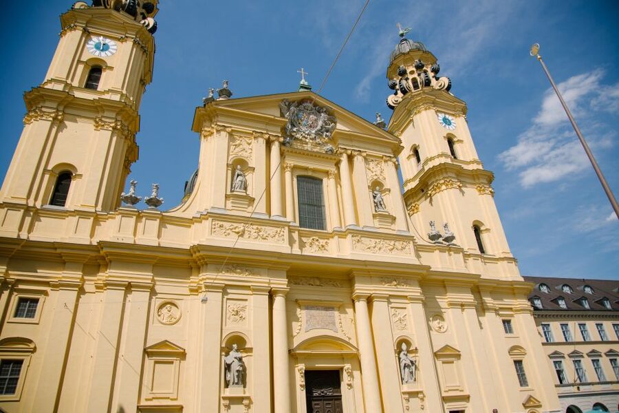 Munich 3-Hour Segway Tour: Nazi Munich & Royal Architecture - Siegestor, Odeonsplatz, and the Residenz