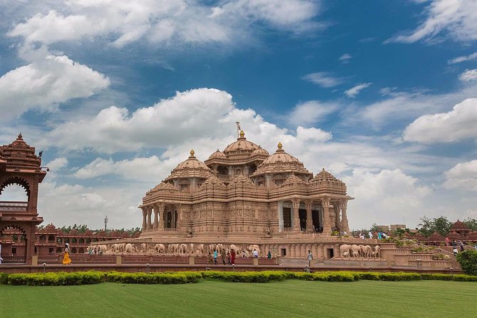 New Delhi: Mughal's architecture tour with transfers - Red Fort: imperial rooms and the weight of history