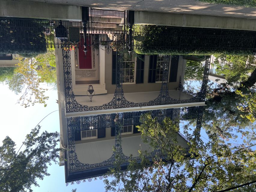New Orleans : Garden District Architecture Walking tour - From Scarlett O’Hara to Anne Rice