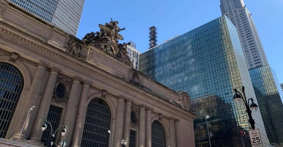 New York City: Art Deco and Architecture Landmarks Tour - Reading Midtowns skyline from the street