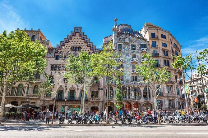 Night Tapas Walking Tour in Barcelona Modernist Area with Small Group and Dinner - What the $107.41 price really includes