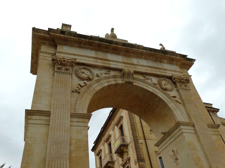 Noto: Sicilian Baroque Architecture Guided Walking Tour - Via Nicolaci and Palazzo Nicolaci’s comic balconies