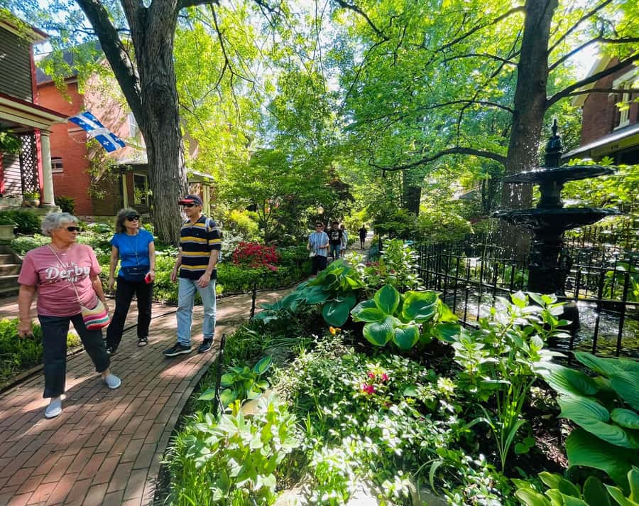 Old Louisville: History and Architecture Walking Tour - How the guides shape the experience