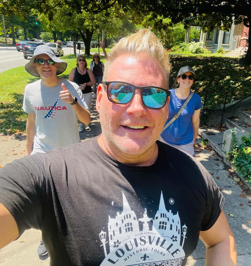 Old Louisville: History and Architecture Walking Tour - Meeting the guide at Fourth Street