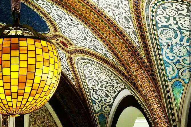 Original Chicago Architecture Interiors Tour: Dazzling Interiors - Group size, pace, and access