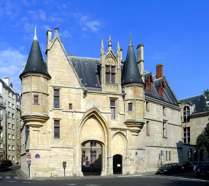 Paris: Discover the hidden architecture gems of Le Marais - Hôtel Lamoignon and the private world of aristocrats