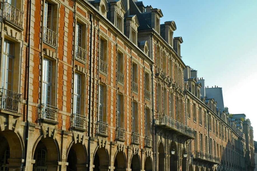 Paris: Discover the hidden architecture gems of Le Marais - Place des Vosges, Paris’s carefully planned square