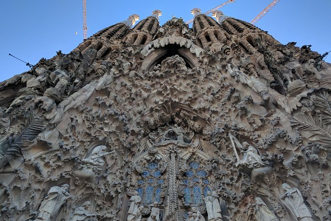 Park Guell and Sagrada Familia, Gaudí's Masterpieces Private Tour - Private transport, pickup, and the Mercedes van choice