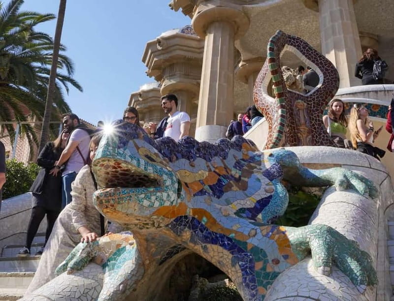 Park Güell: Guided Tour with Optional Gaudí Experience Entry - Entering the Monumental area