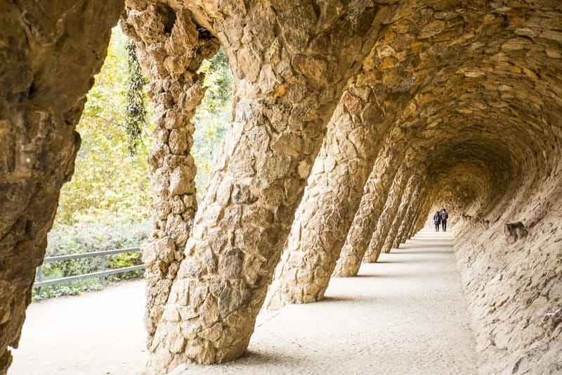 Park Güell: Guided Tour with Optional Gaudí Experience Entry - El Drac, trencadís, and the art of looking closely
