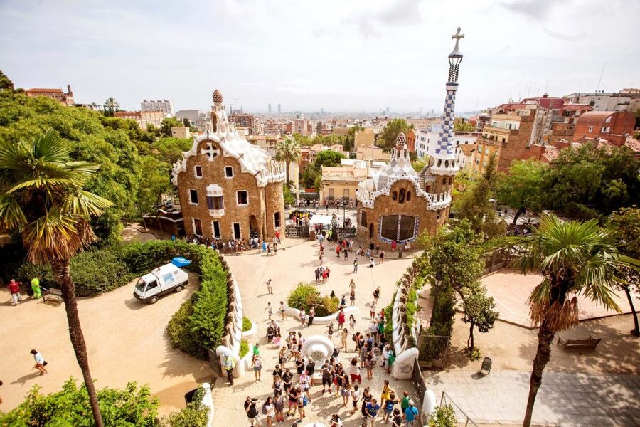 Park Güell: Guided Tour with Optional Gaudí Experience Entry - Timing, group size, and language