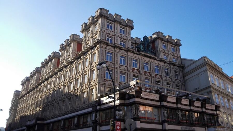 Prague 3-Hour Architectural Tour - Charles Bridge in a focused 30 minutes