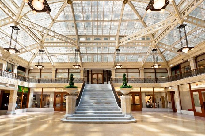Private Chicago Architecture Tour - Walking the Riverwalk and entering selected buildings
