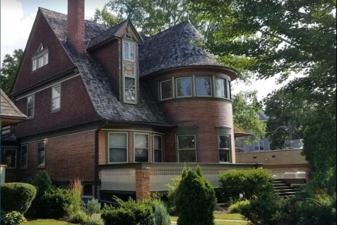 Private Frank Lloyd Wright Architectural Tour by Luxury Vehicle - Oak Park by car, not by guided tour