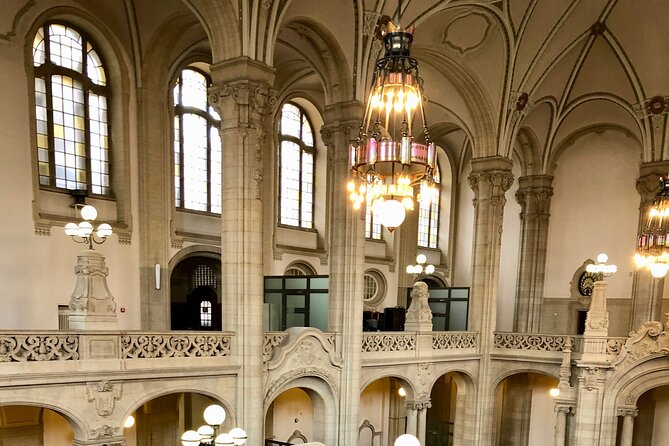 Private Taxi Tour City East & West History and Architecture 3-4h - Tiergarten, Urania, and the Pregnant Oyster