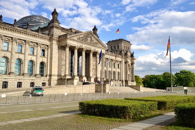 Private Taxi Tour City East & West History and Architecture 3-4h - Government Berlin around the Reichstag