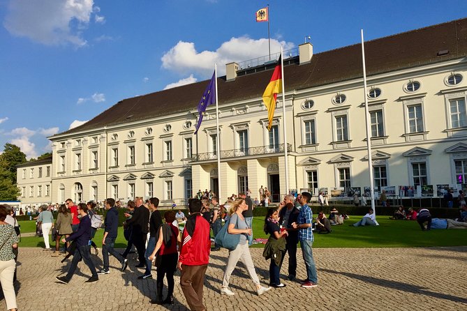 Private Taxi Tour City East & West History and Architecture 3-4h - Brandenburg Gate, Gendarmenmarkt, and Humboldt Forum