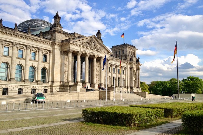 Private Taxi Tour of City East History and Architecture 2-3h - The Wall, Potsdamer Platz, and the Holocaust Memorial