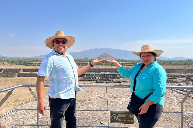 Private Tour to Teotihuacan with Architect from CDMX - Murals, lunch, and artisan shopping