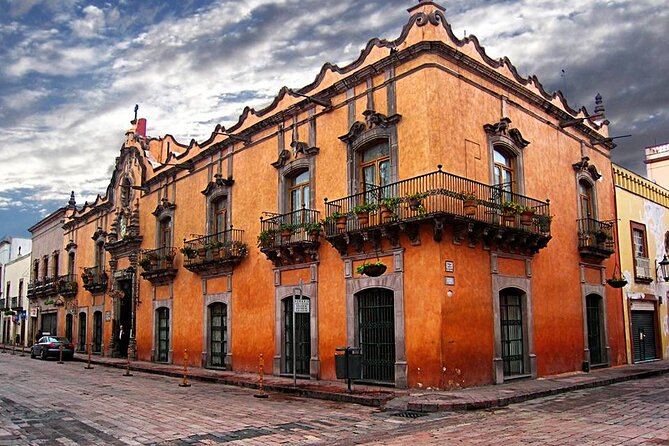 Queretaro: colonial architecture and history - Starting beneath the aqueduct