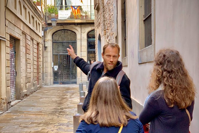 Ramblas, Old Town, Gothic and Gaudi Architecture Walking Tour - La Pedrera and the scale of Casa Milà