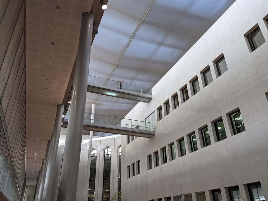 Riyadh: King Fahad National Library Guided Tour - From halls and shelves to 2.5 million sources
