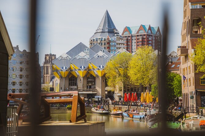Rotterdam Walk: Hilights, Gems, Architecture & WWII | 2 or 3hrs - A floating museum district near the Maritime Museum