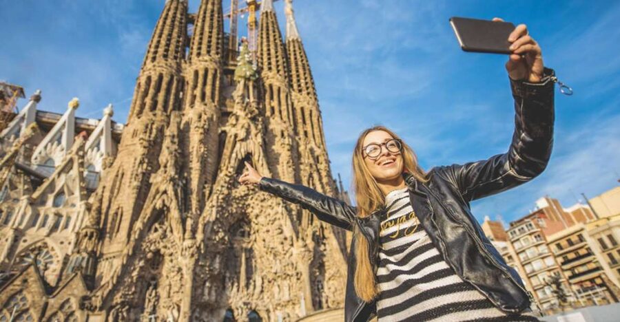 Sagrada Familia & Gaudi Guided Tour Private or Small Groups - Key points to know before booking