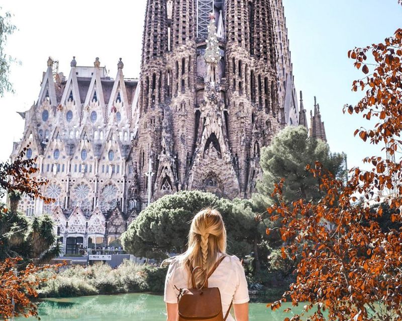 Sagrada Familia & Gaudi Guided Tour Private or Small Groups - Getting to the Sagrada Familia by metro