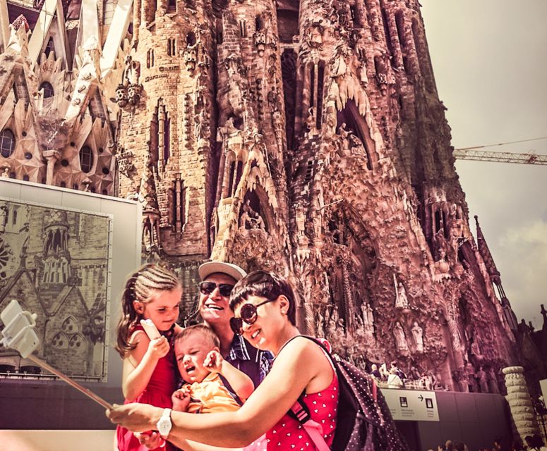 Sagrada Familia & Gaudi Guided Tour Private or Small Groups - From Palau Güell to the Gothic Quarter