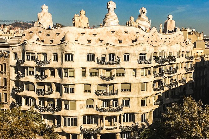Sagrada Familia & Gaudi Tour Private or Small Group with Tickets - Santa Maria del Pi and Els 4 Gats add human scale
