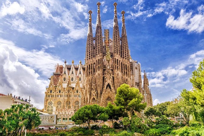 Sagrada Familia: Small Group Tour, hotel pick-up with Fast-Track - Who should choose this Sagrada Família tour?