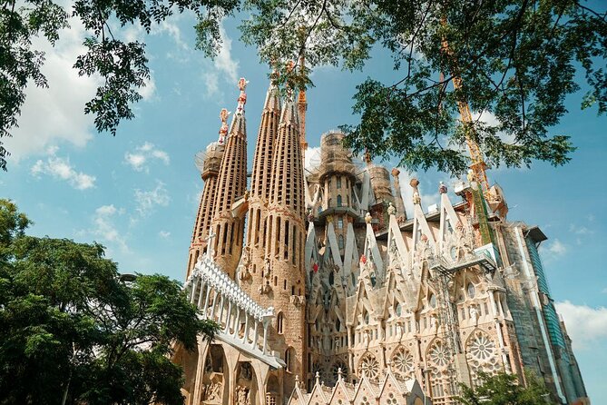 Sagrada Familia: Small Group Tour, hotel pick-up with Fast-Track - Should you book it?
