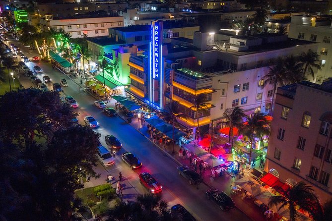 Self-Guided Audio Tour - Miami Art Deco - Ocean Drive becomes the tour’s open-air stage