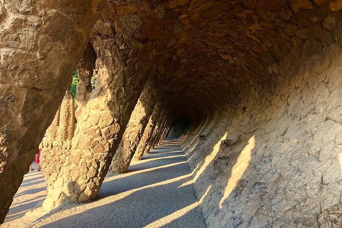 Self-Guided Audio Tour-The Surrealist Barcelona of Dalí and Gaudí - Plaza de Catalunya and the Dalí connection