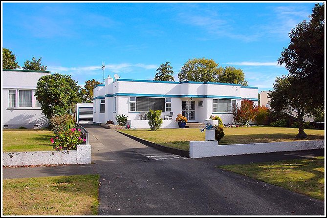 Small group - Napier City & Art Deco Tour, 2 hours - A local guide makes the short format work