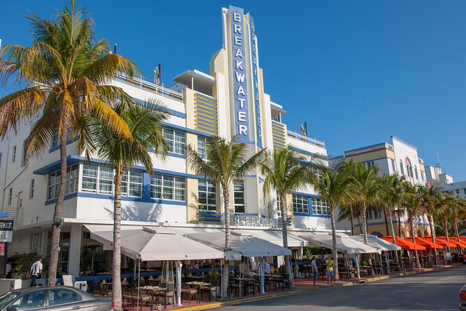 South Beach Art Deco Highlights and The Wolfsonian Museum Tour - A pause among palms at Lummus Park