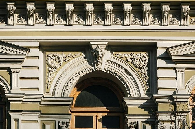 Tbilisi Architectural Tour Explore Iconic Landmarks and Culture - What the guiding style adds