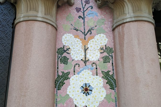 The Story of Gaudi and Modernism Private Walking Tour - What Patrick’s guiding style adds