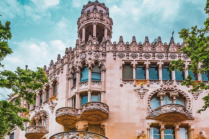 The wonders of architecture 2 hours on foot in Barcelona - Passeig de Gràcia and the competition of modernisme