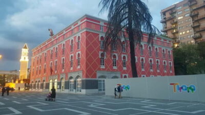 Street Art & Modern Architecture Walking Tour