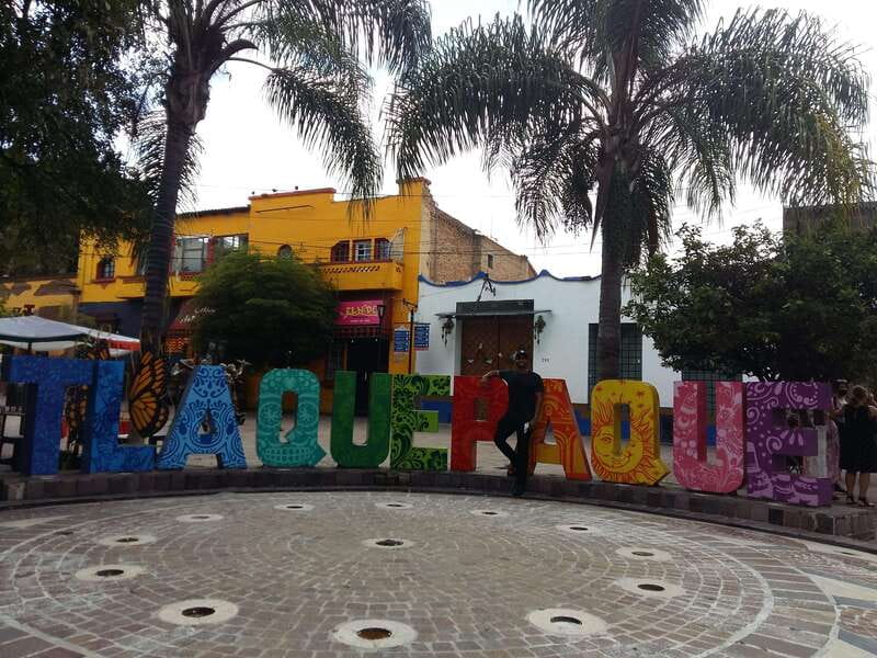 Tlaquepaque Magic Town: Artisans, Traditions, Architecture - Two churches and the town’s social history