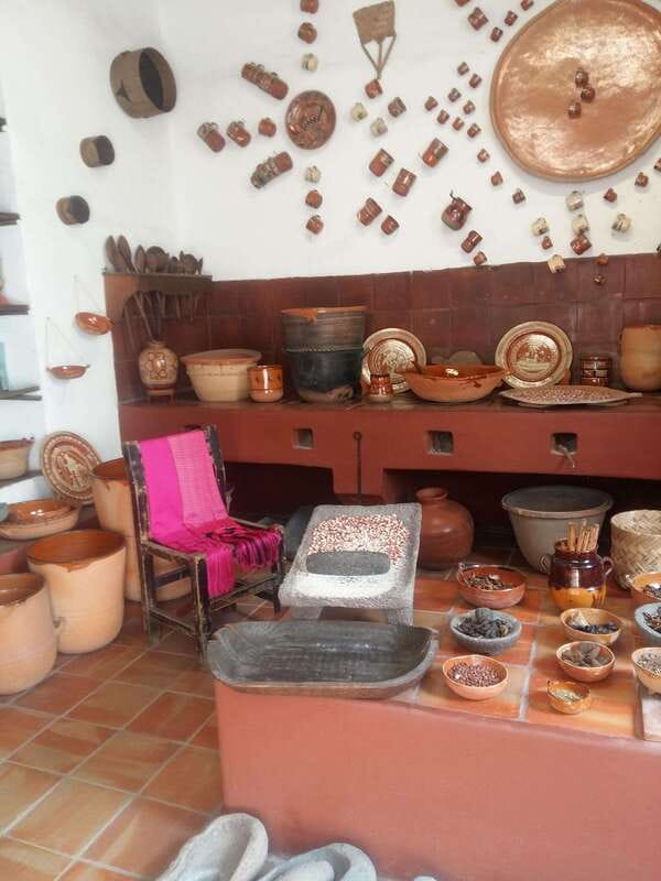 Tlaquepaque Magic Town: Artisans, Traditions, Architecture - Historic houses with patios and fountains