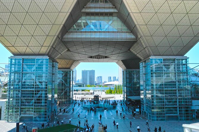 Tokyo Architecture and Contemporary Art Walking Tour with a local guide - Omotesando: designer stores turned into architecture lessons