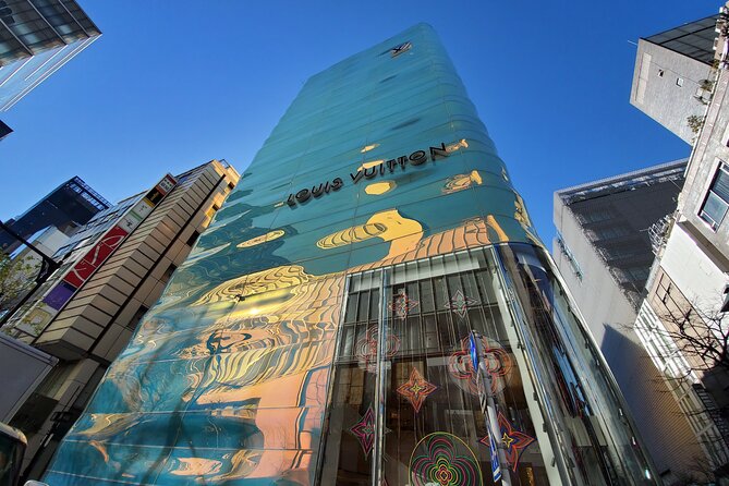 Tokyo Architecture and Contemporary Art Walking Tour with a local guide - Shibuya Crossing: a brief stop at maximum energy