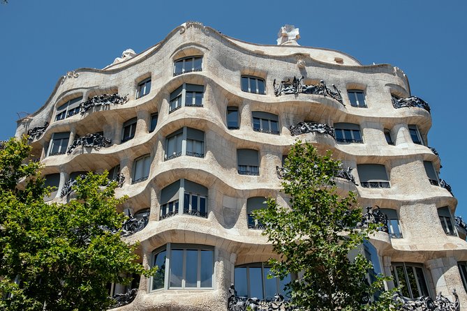 Treasures of Barcelona: Private Gaudi Walking Tour - Who should book this experience